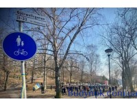 У Стокгольмі частину парку біля російського посольства назвали на честь України