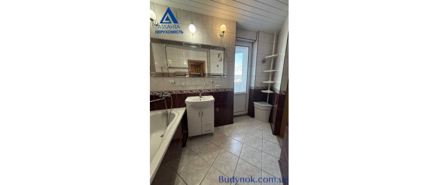 продаж 5-к квартира Луцьк, 64000 євро