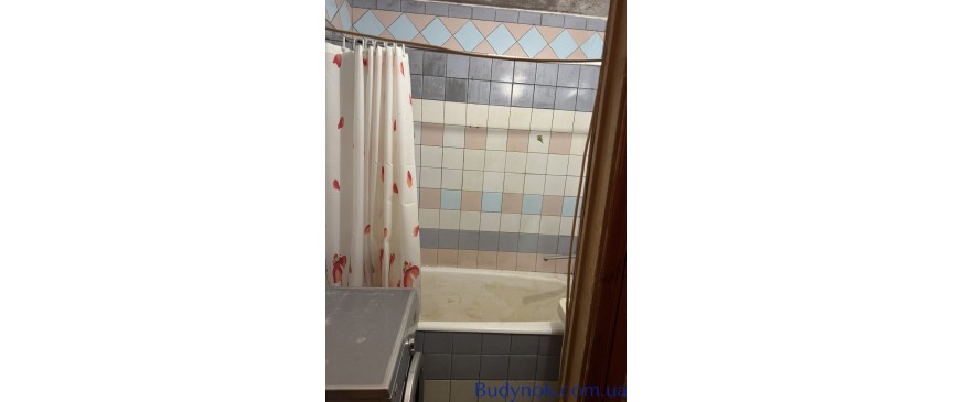 2-х кімн, метро Харківська 7 хв. пішки , є світло, є бойлер; можна військовим, з тваринами, 