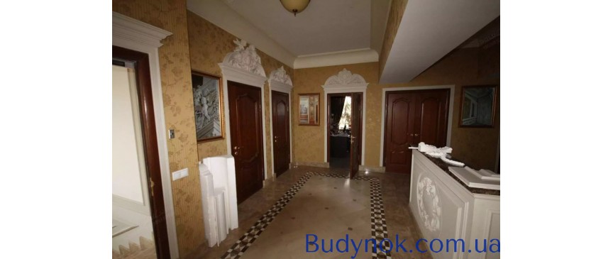 Продам 3-поверховий будинок з унікальним ремонтом, вул. Садова, 66.