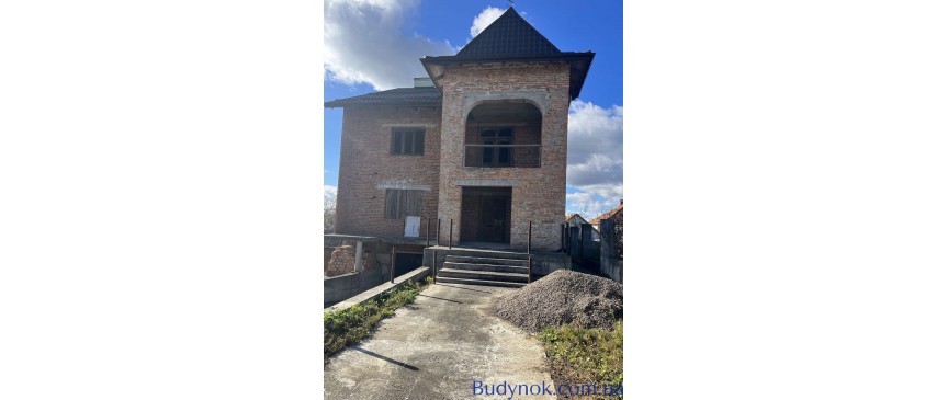 Продаж 3 поверхового будинку з верандою і ділянкою на 14 соток,830кв.м.9 кімнат,вул.Гоголя 121а