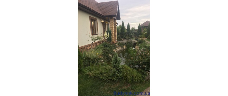 Продам   2 эт. кирпичный особняк 330 кв.м. в с.Осещина,ул.Украинская,14 соток