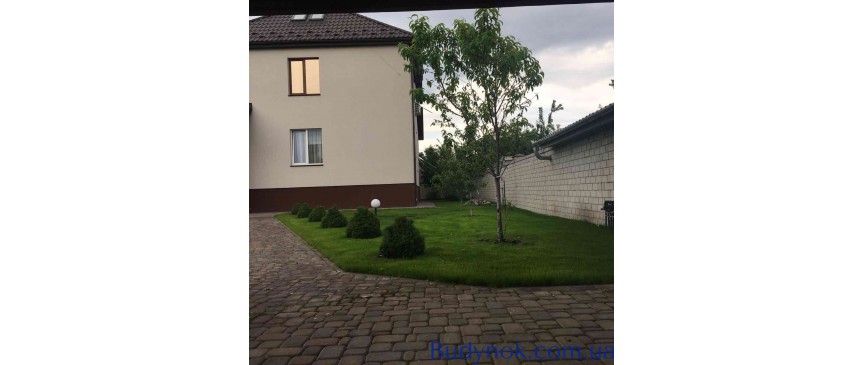Продам 2 эт. кирпичный дом 350 кв.м. в г.Вышгороде,м.Дедовица,10 соток земли