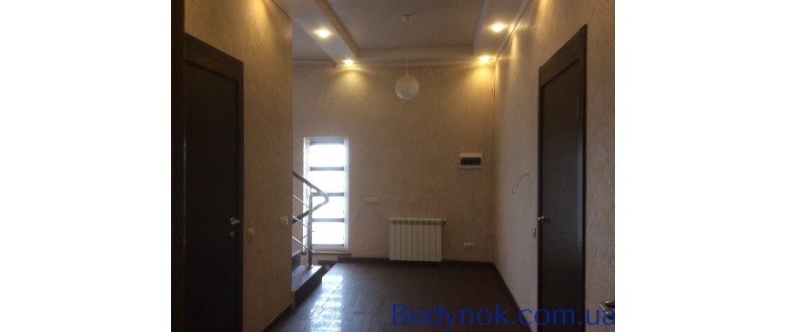 Продам 2 эт. кирпичный дом 350 кв.м. в г.Вышгороде,м.Дедовица,10 соток земли