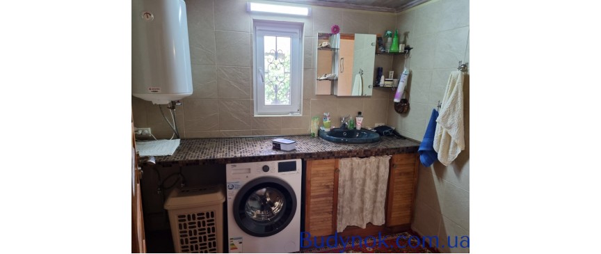 Продам 2 эт.  дом 130 кв.м.  в с.Гута -Межигорская ,с.к Лютеж,50 м лес