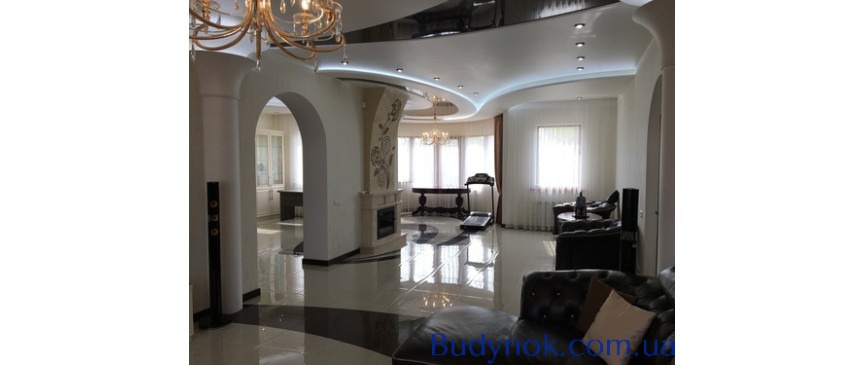 Продам   2 эт. кирпичный особняк 330 кв.м. в с.Осещина,ул.Украинская,14 соток