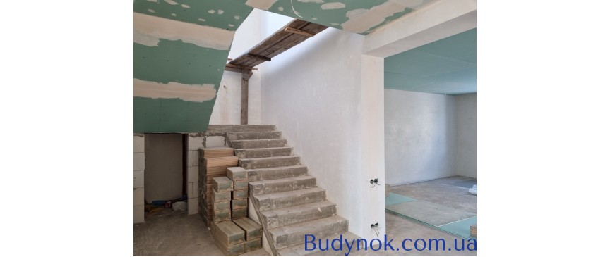 Продам 2 эт.дом 270 кв.м. в с.Осещина,КГ Синевир,на 1 линии р.Десна