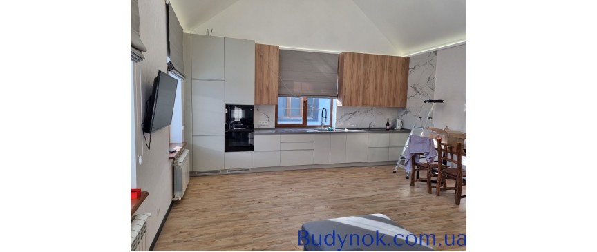 Продам 2 эт.дом 270 кв.м. в с.Осещина,КГ Синевир,на 1 линии р.Десна