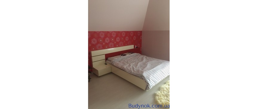 Продам   2 эт. кирпичный особняк 330 кв.м. в с.Осещина,ул.Украинская,14 соток
