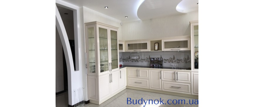 Продам   2 эт. кирпичный особняк 330 кв.м. в с.Осещина,ул.Украинская,14 соток