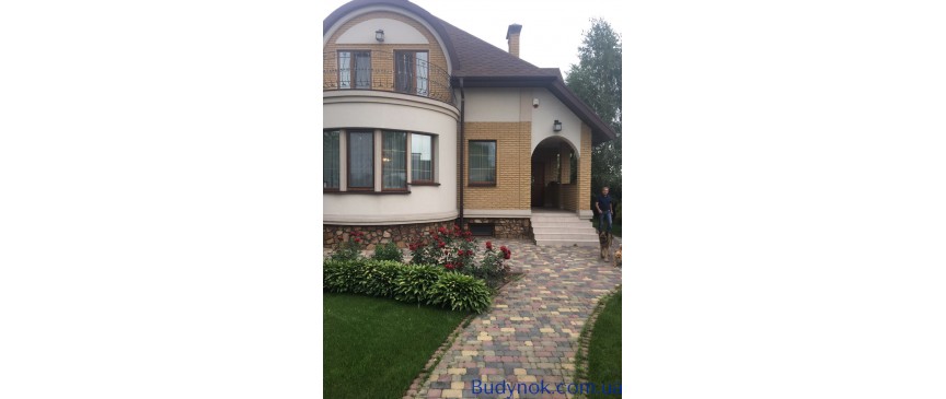 Продам   2 эт. кирпичный особняк 330 кв.м. в с.Осещина,ул.Украинская,14 соток