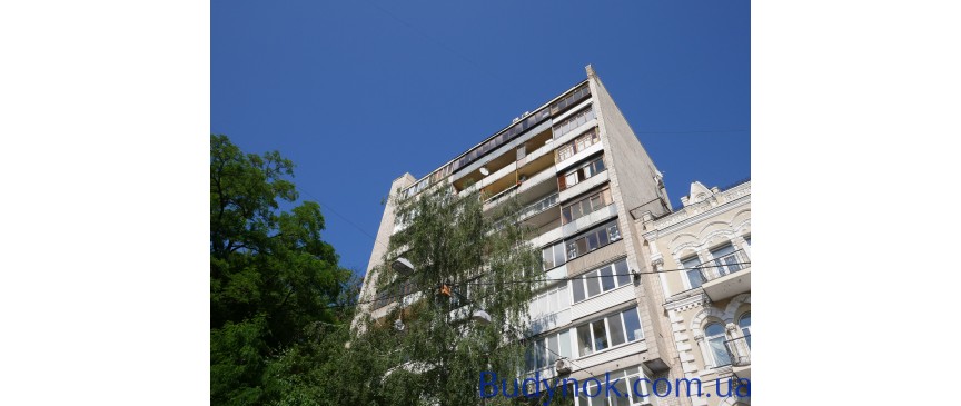 Исторический центр, ул. Франко, 3. Метро Золотые Ворота. Университет.