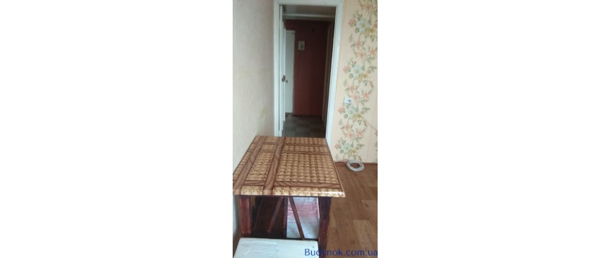 Продам двухкомнатную квартиру в Донецке возле площади Ленина