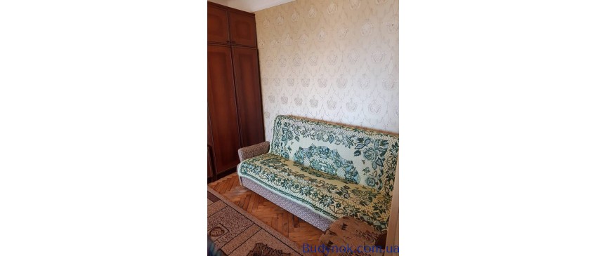 Продам 2-х комнатную уютную квартиру на Дарницкой площади.