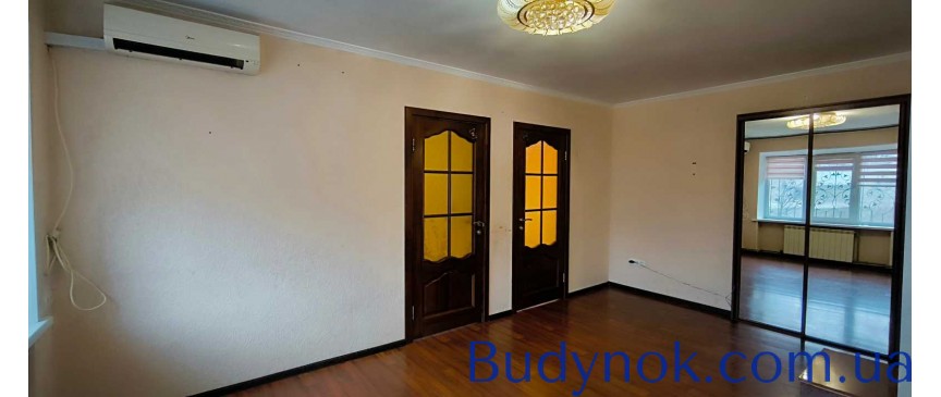 продаж 3-к квартира Іванківський, Іванків, 21800 $