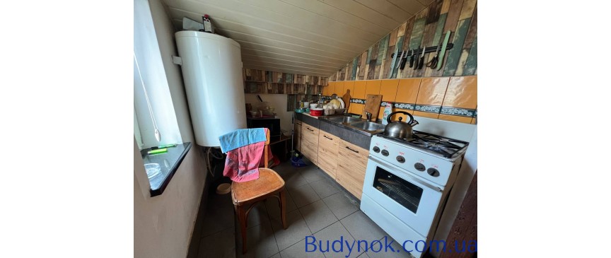 Пропонується комфортна 2-кімнатна квартира на 2-му поверсі малоквартирного будинку, ідеальна для життя або інвестиції під оренду.