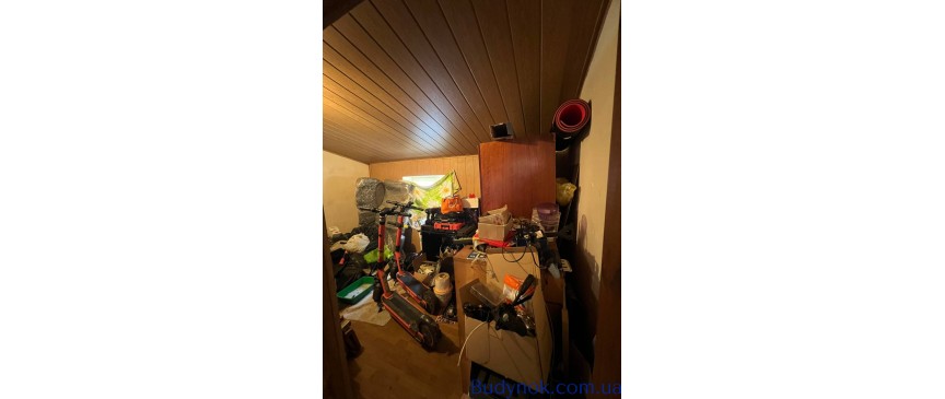 Пропонується комфортна 2-кімнатна квартира на 2-му поверсі малоквартирного будинку, ідеальна для життя або інвестиції під оренду.