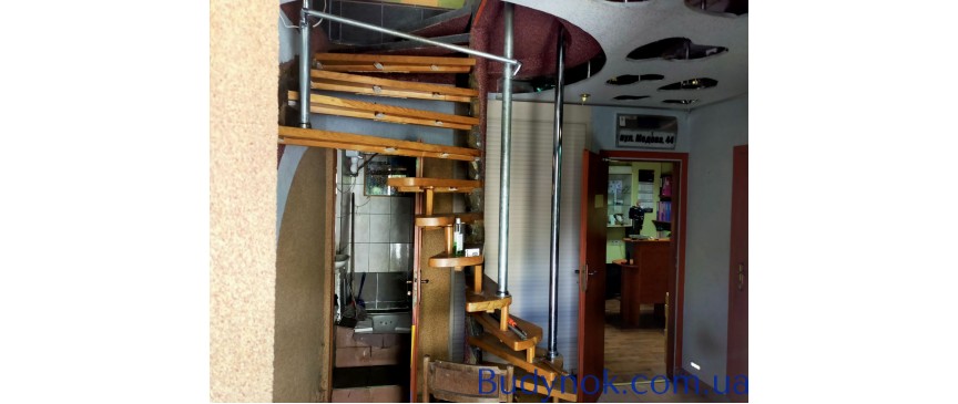 Продається комерційне приміщення по вул.