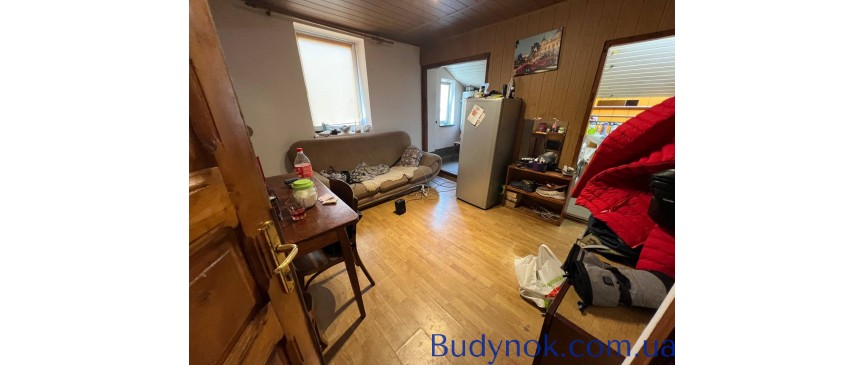 Пропонується комфортна 2-кімнатна квартира на 2-му поверсі малоквартирного будинку, ідеальна для життя або інвестиції під оренду.