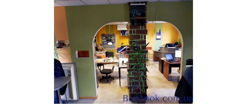 Продається комерційне приміщення по вул.