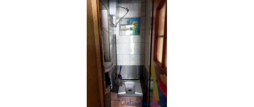 Продається комерційне приміщення по вул.