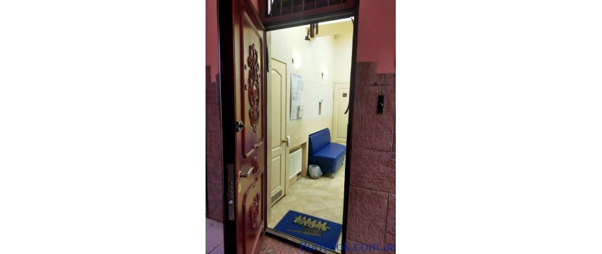 Комерційне приміщення по пл. Ринок, 12 