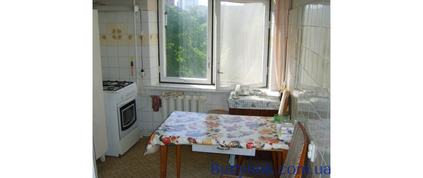 Продам 2-кімнатну квартиру біля метро Лук'янівська, вул. Герцена, 18/20. Від власника.