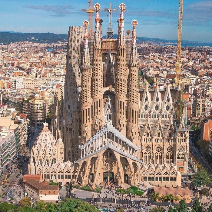 Храм Святого Сімейства (Барселона, Іспанія)