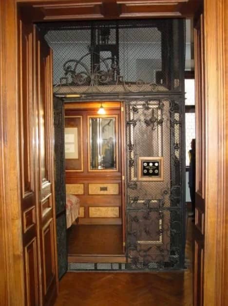 Ліфт в замку Конопіште